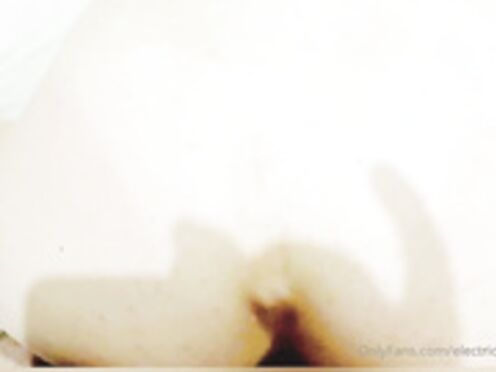 Electric Joanna - BG Cumshot