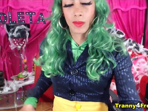 Shemale jerking her 9 inch cock