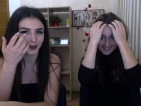 Mikaroushe and her friend showing their asses