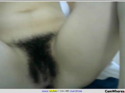 Lotus_En Plays with her hairy pussy during group show